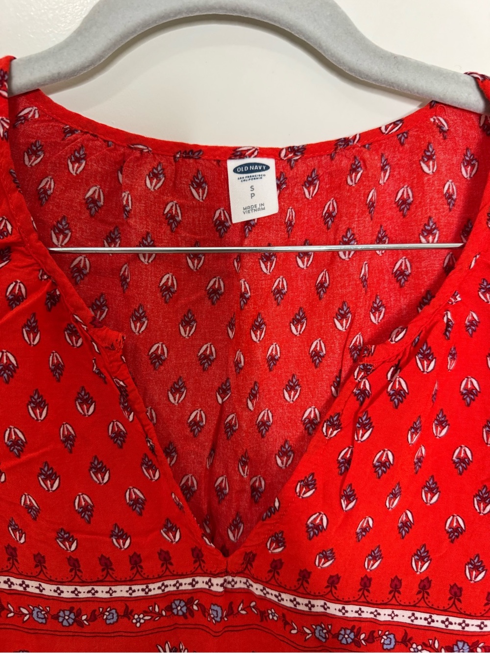 Old Navy Red Paisley & Floral V-Neck Blouse - Picture 2 of 5